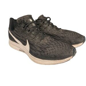 Men’s Nike Zoom Pegasus in Black Size 10 in Used Cond just needs some cleaning!